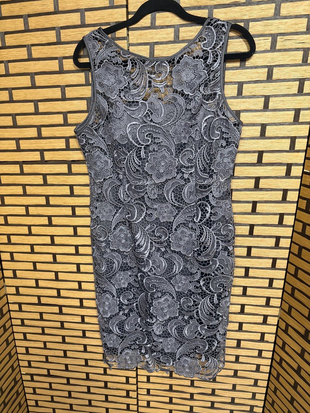 Adrianna Papell Gray Lace Dress Size‎ 10
